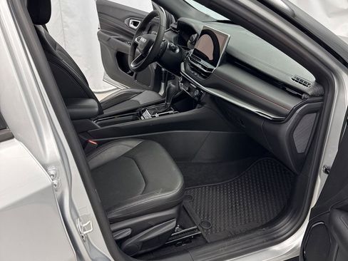 Used 2025 Jeep Compass Trailhawk image 27