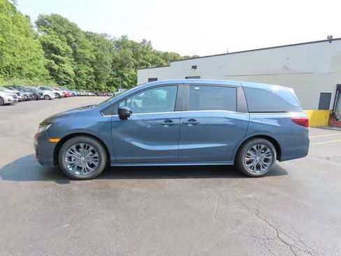 New 2026 Honda Odyssey Touring image 3