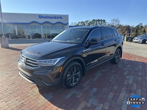 Used 2024 Volkswagen Tiguan SE image 32