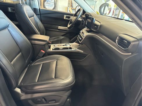 Used 2023 Ford Explorer XLT w/ Equipment Group 202A AWD/4WD image 35
