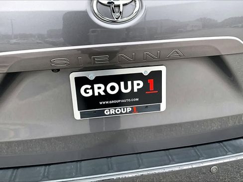 Used 2017 Toyota Sienna XLE image 31