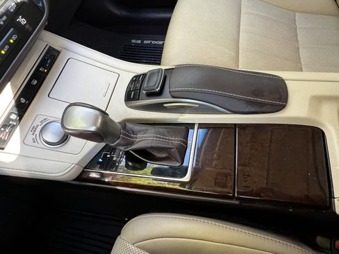 Used 2018 Lexus ES 350 w/ Luxury Package w/Wood Trim FWD image 28