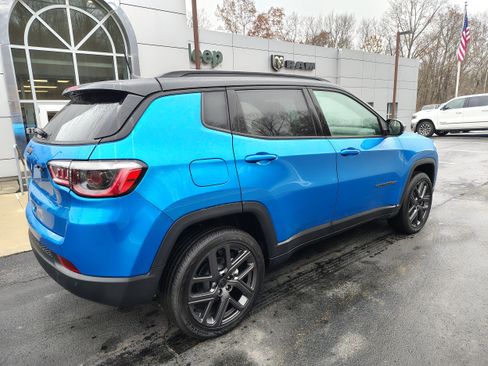 New 2026 Jeep Compass Limited image 9