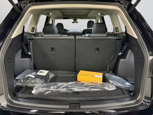 Used 2025 Volkswagen Atlas SEL Premium R-Line image 9