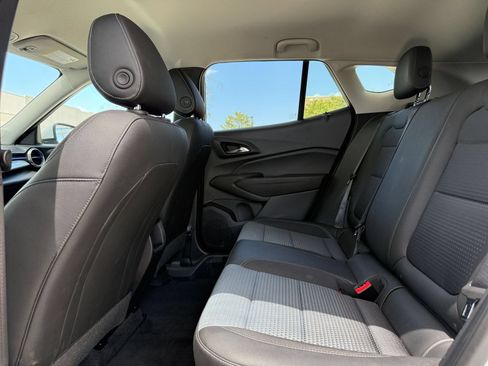 Used 2025 Chevrolet Trax LT FWD image 25