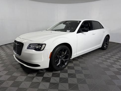 Used 2022 Chrysler 300 Touring w/ Sport Appearance Package image 10