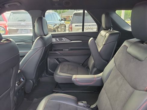 Used 2025 Ford Explorer ST RWD image 32