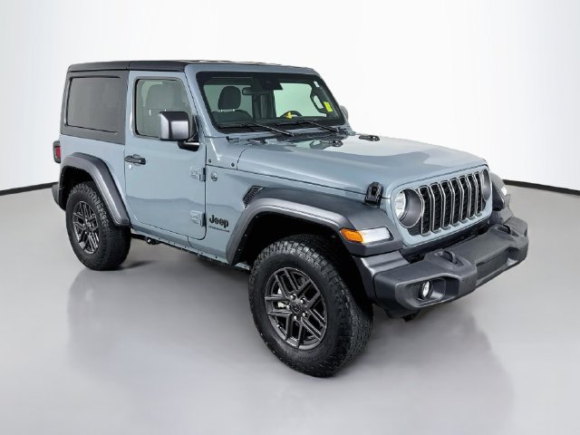 Used 2025 Jeep Wrangler Sport AWD/4WD image 3