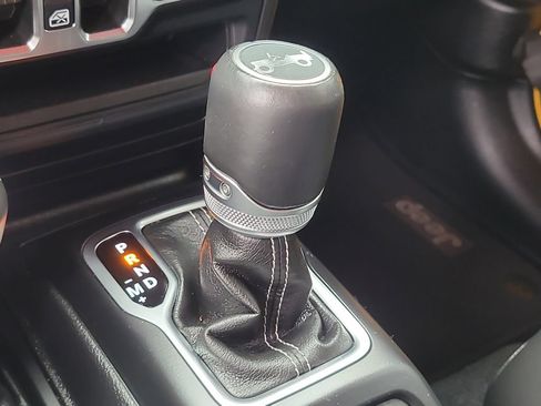 Certified 2019 Jeep Wrangler Unlimited Sahara AWD/4WD image 29