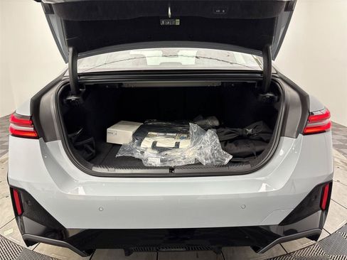 New 2027 BMW i5 eDrive40 w/ M Sport Package RWD image 21