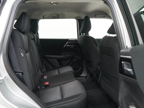 Used 2025 Mitsubishi Outlander ES AWD/4WD image 12