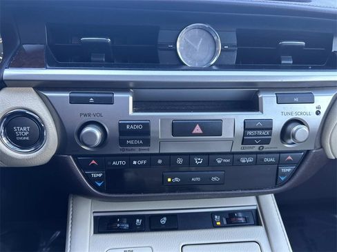 Used 2017 Lexus ES 350 w/ Navigation System Package image 29