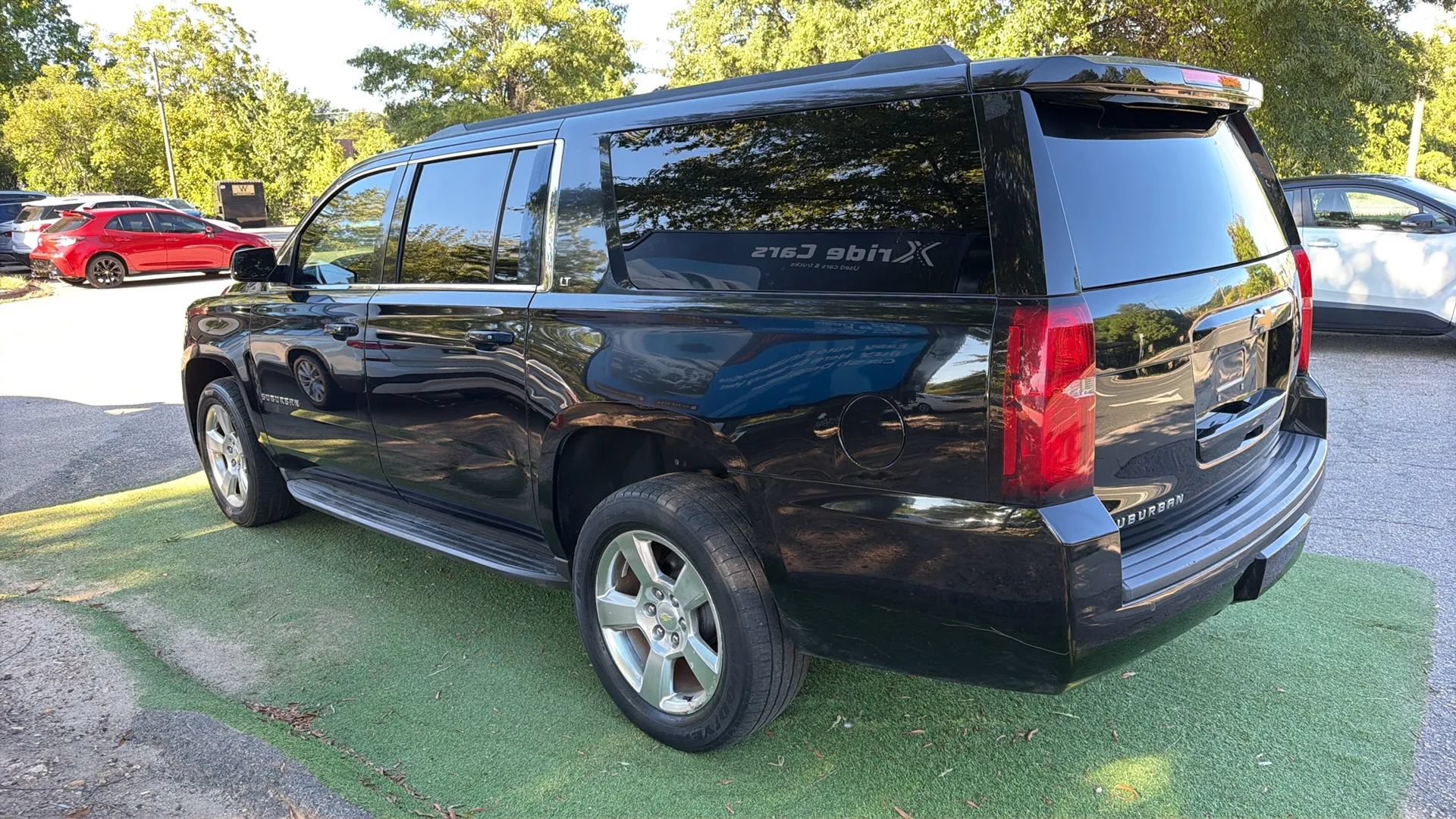 Used 2015 Chevrolet Suburban LT RWD image 4