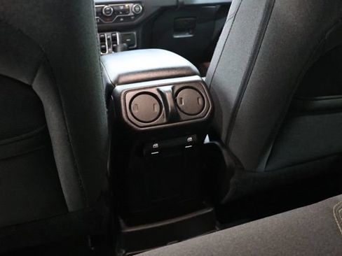 Used 2024 Jeep Wrangler Unlimited AWD/4WD image 32