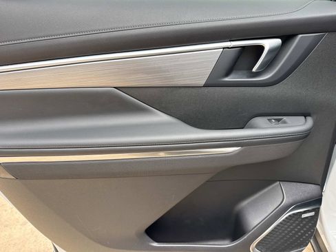 Used 2025 Buick Enclave Preferred image 11