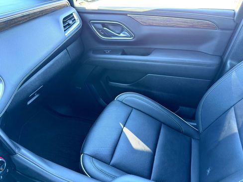 Used 2023 Chevrolet Suburban Premier w/ Advanced Technology Package image 34