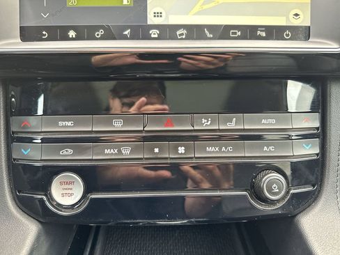 Used 2019 Jaguar F-PACE Prestige image 19