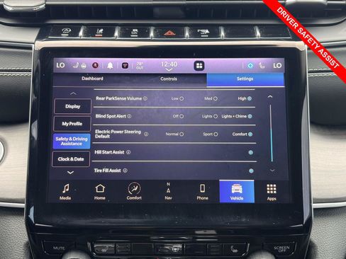 Used 2024 Jeep Grand Cherokee L Limited w/ Black Appearance Package AWD/4WD image 10
