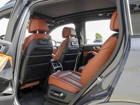 Used 2021 BMW X7 xDrive40i w/ M Sport Package AWD/4WD image 42