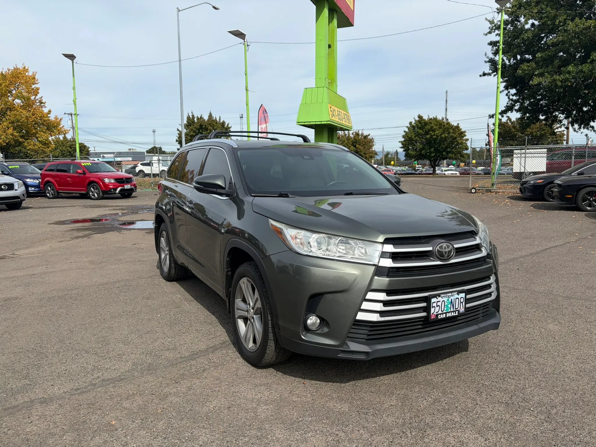 Used 2018 Toyota Highlander XLE AWD/4WD image 1