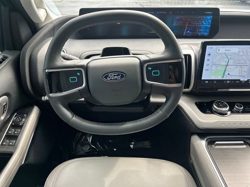 Used 2025 Ford Expedition Max Active AWD/4WD image 16