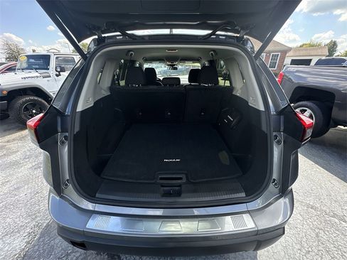 Used 2025 Nissan Rogue SV image 22