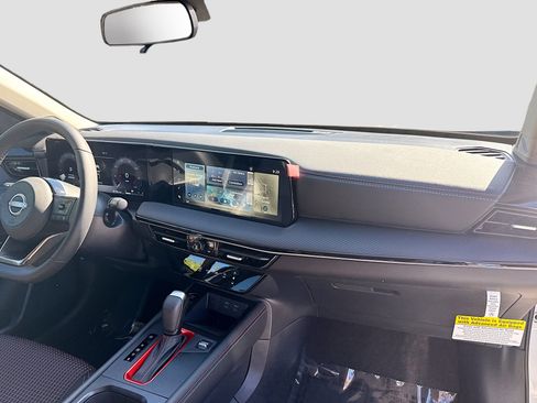 Used 2025 Nissan Kicks SR FWD image 31