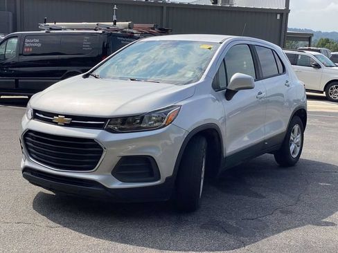 Used 2021 Chevrolet Trax LS w/ Tint and Cruise Package FWD image 8