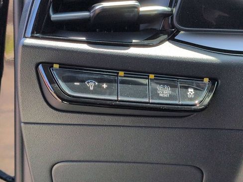 Used 2025 Kia Niro EX FWD image 18