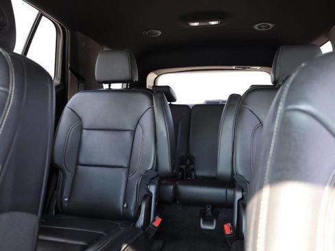 Used 2023 Chevrolet Traverse LT image 17