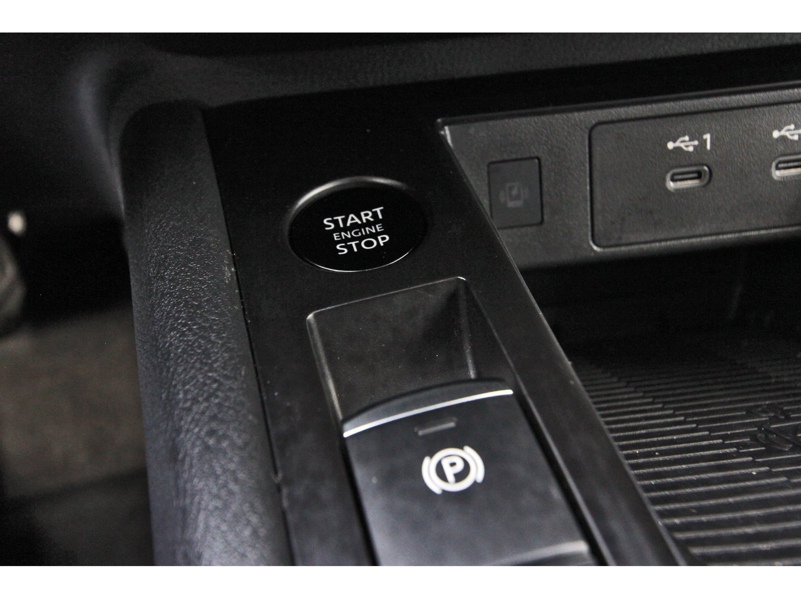 Certified 2025 Nissan Kicks SV FWD image 28