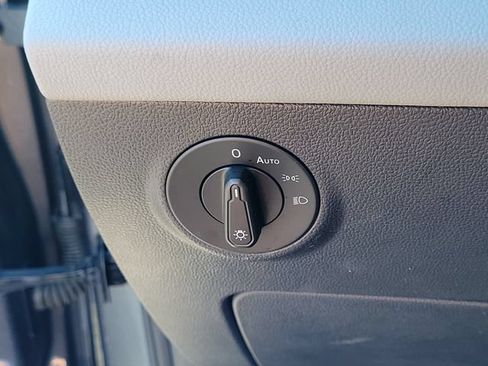 Certified 2023 Volkswagen Taos SE FWD image 29