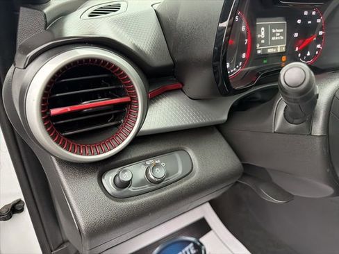 Used 2025 Chevrolet Trax RS w/ Sunroof Package image 22