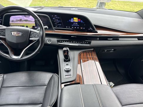 Used 2023 Cadillac Escalade ESV Premium Luxury AWD/4WD image 18