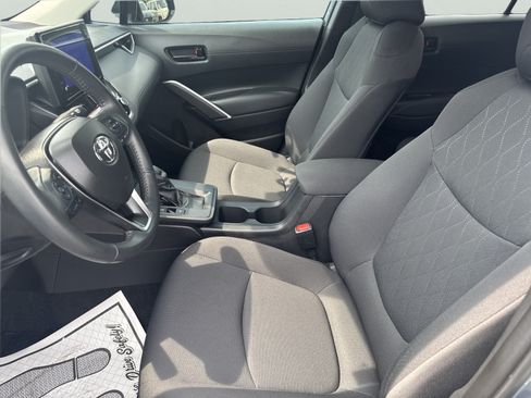 Used 2026 Toyota Corolla Cross LE FWD image 12