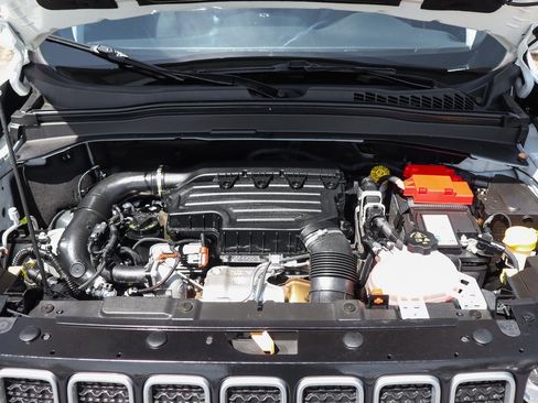 Used 2023 Jeep Renegade Latitude w/ Sun & Fun Group image 11