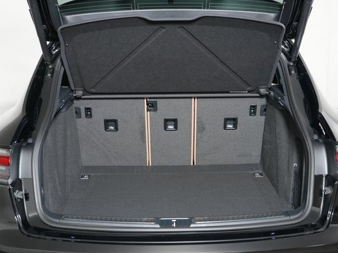 New 2026 Porsche Macan image 14