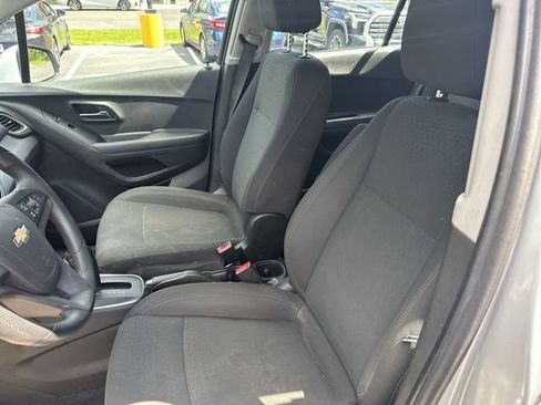 Used 2020 Chevrolet Trax LS AWD/4WD image 16