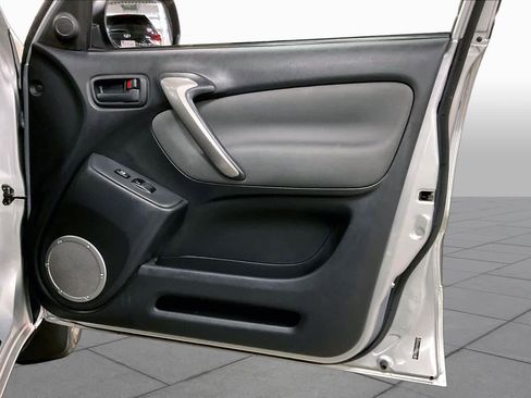 Used 2005 Toyota RAV4 4WD image 22