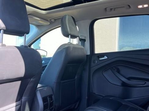 Used 2019 Ford Escape Titanium AWD/4WD image 5