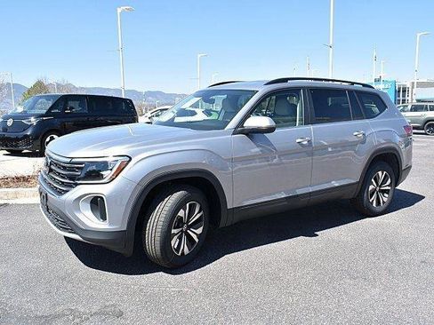 New 2025 Volkswagen Atlas SE image 3