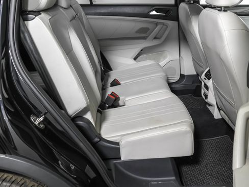 Used 2022 Volkswagen Tiguan SE R-Line image 41