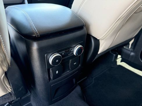Used 2022 Ford Explorer XLT w/ Equipment Group 202A AWD/4WD image 31