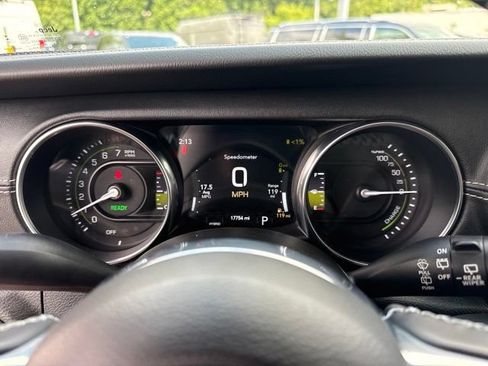 Used 2023 Jeep Wrangler Unlimited Sahara w/ Cold Weather Group AWD/4WD image 9