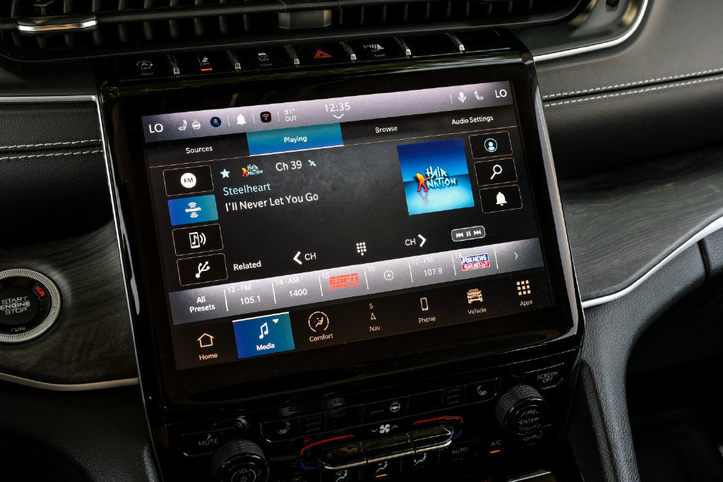 Used 2023 Jeep Grand Cherokee Limited AWD/4WD image 39