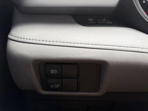 Used 2022 Toyota Highlander LE AWD/4WD image 31