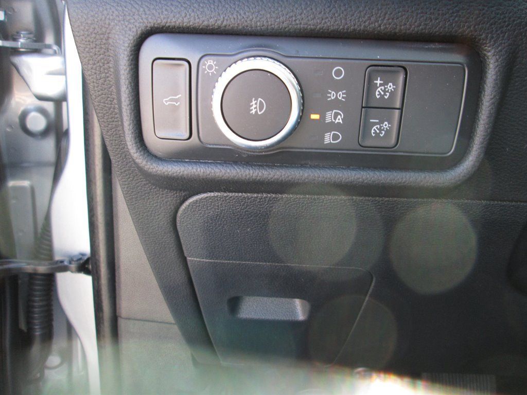 Used 2020 Ford Explorer XLT w/ Equipment Group 202A AWD/4WD image 24