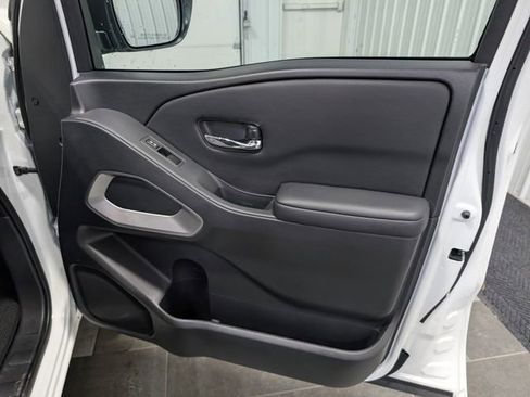 Used 2025 Nissan Frontier SV w/ SV Convenience Package image 24