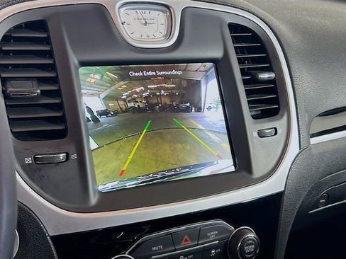 Used 2023 Chrysler 300 Touring w/ Safetytec Plus Group image 14