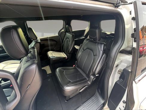 Used 2025 Chrysler Pacifica Select FWD image 22